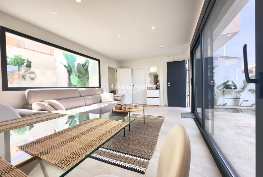 Wederverkoop - APPARTEMENT -
SAN PEDRO DEL PINATAR - CENTRO