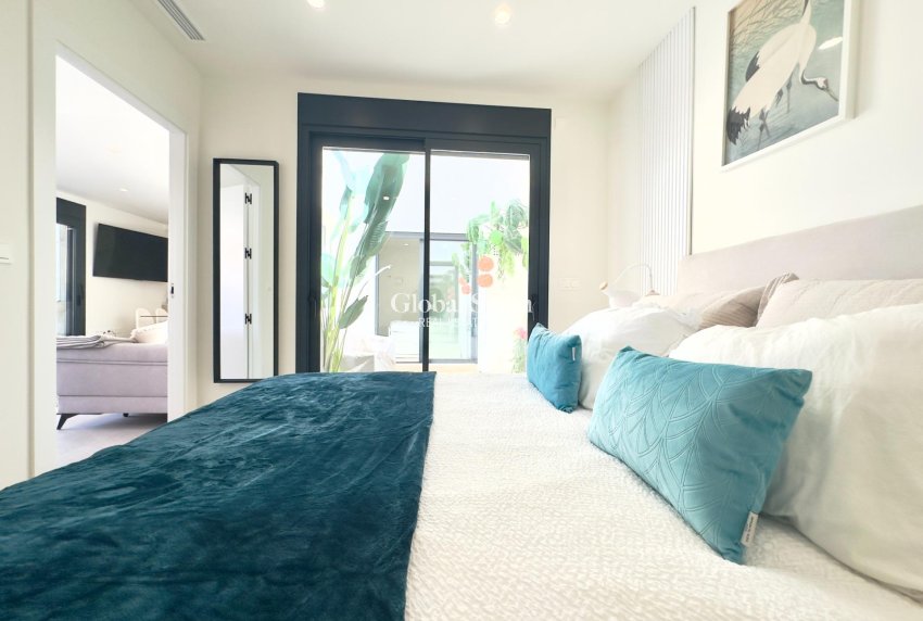 Wederverkoop - APPARTEMENT -
SAN PEDRO DEL PINATAR - CENTRO