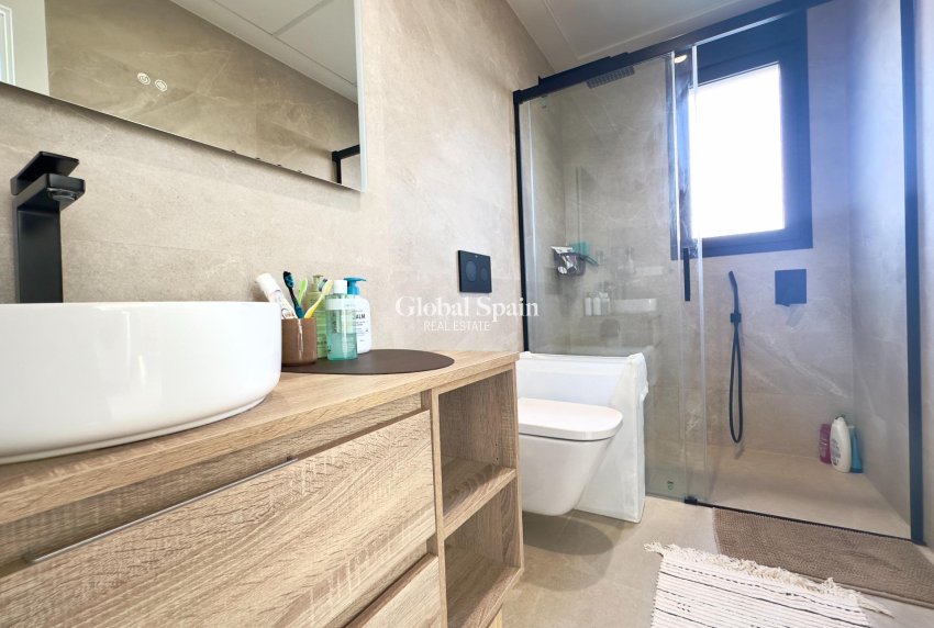 Wederverkoop - APPARTEMENT -
SAN PEDRO DEL PINATAR - CENTRO