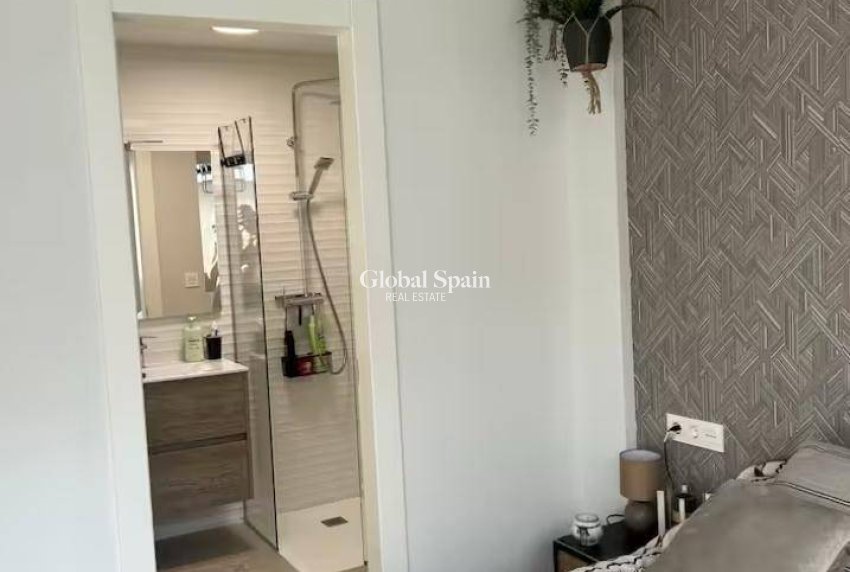 Wederverkoop - APPARTEMENT -
SAN PEDRO DEL PINATAR - CENTRO