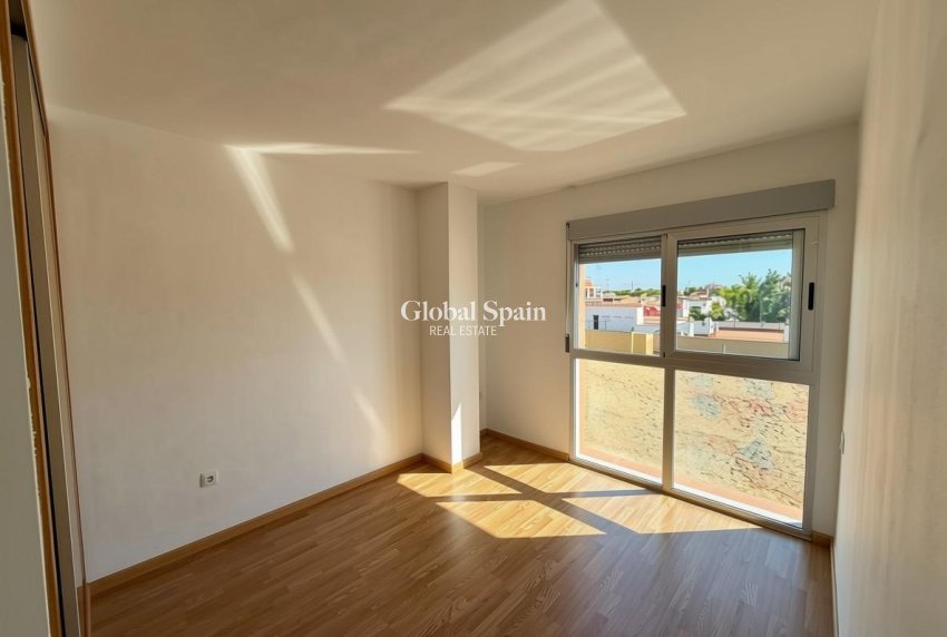 Wederverkoop - APPARTEMENT -
SAN PEDRO DEL PINATAR - Villananitos