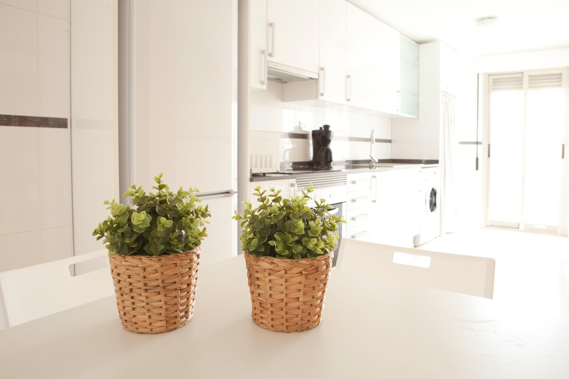 Wederverkoop - APPARTEMENT -
SANTA POLA - Centro