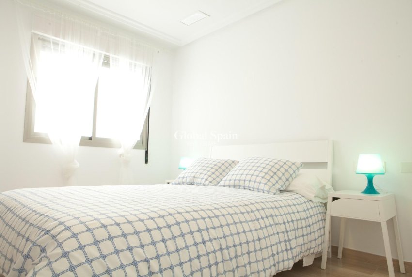 Wederverkoop - APPARTEMENT -
SANTA POLA - Centro