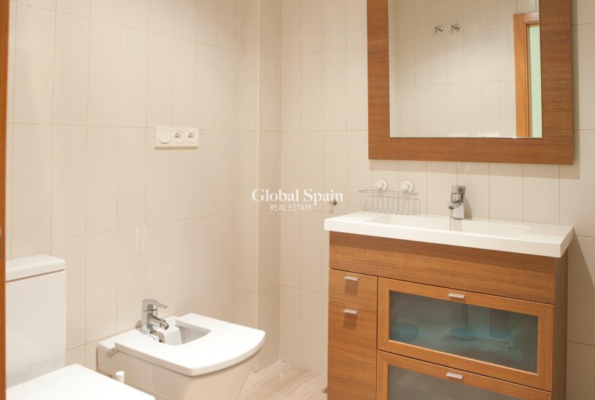 Wederverkoop - APPARTEMENT -
SANTA POLA - Centro