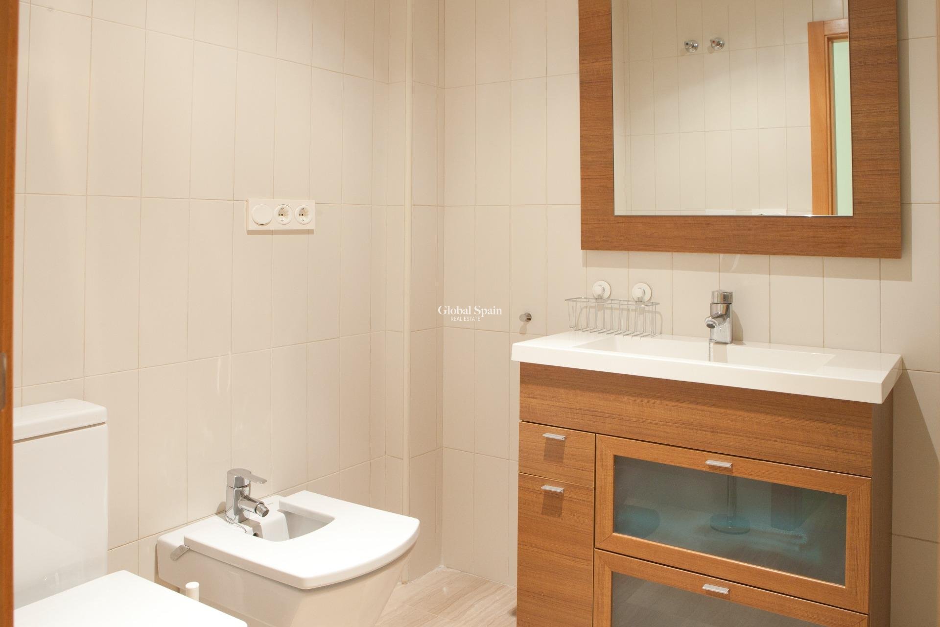 Wederverkoop - APPARTEMENT -
SANTA POLA - Centro