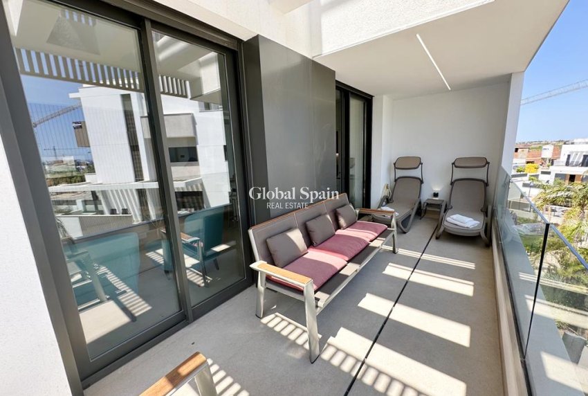 Wederverkoop - APPARTEMENT -
SANTA ROSALÍA - Inland