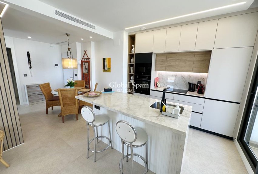 Wederverkoop - APPARTEMENT -
SANTA ROSALÍA - Inland