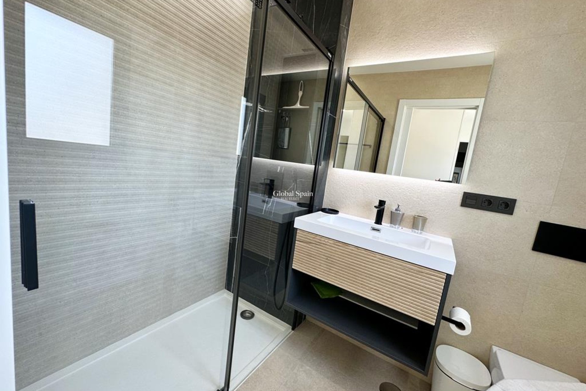 Wederverkoop - APPARTEMENT -
SANTA ROSALÍA - Inland