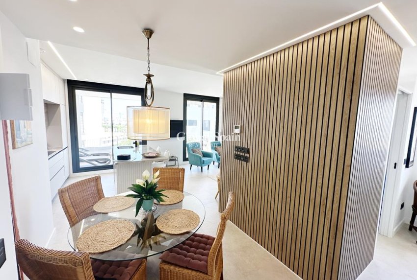Wederverkoop - APPARTEMENT -
SANTA ROSALÍA - Inland