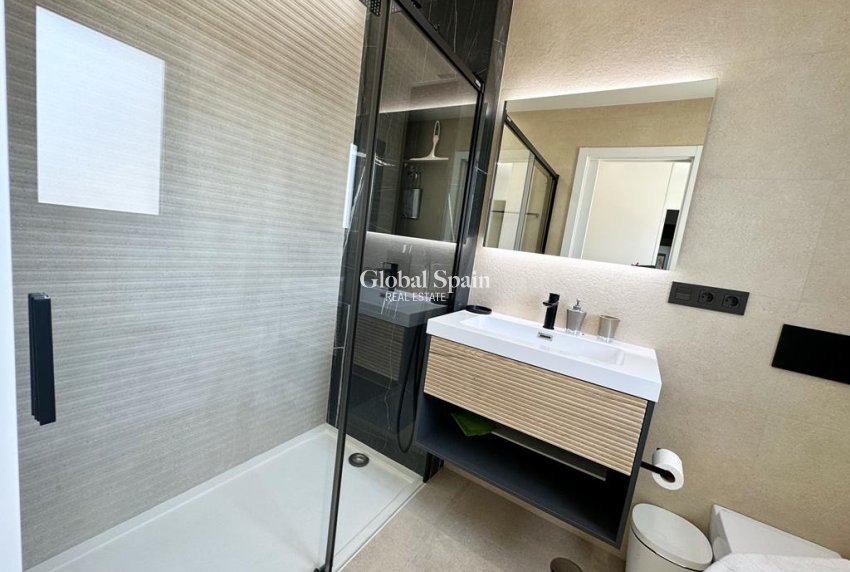 Wederverkoop - APPARTEMENT -
SANTA ROSALÍA - Inland