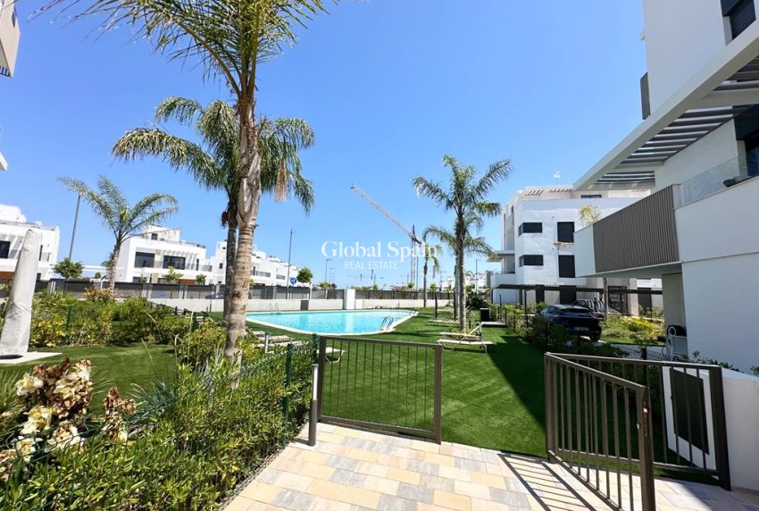 Wederverkoop - APPARTEMENT -
SANTA ROSALÍA - Inland