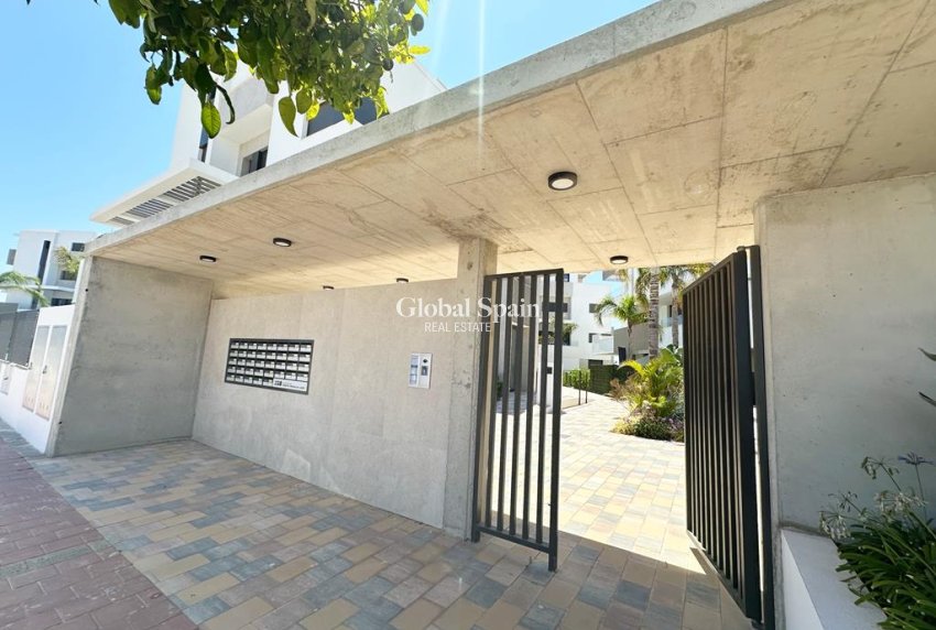 Wederverkoop - APPARTEMENT -
SANTA ROSALÍA - Inland