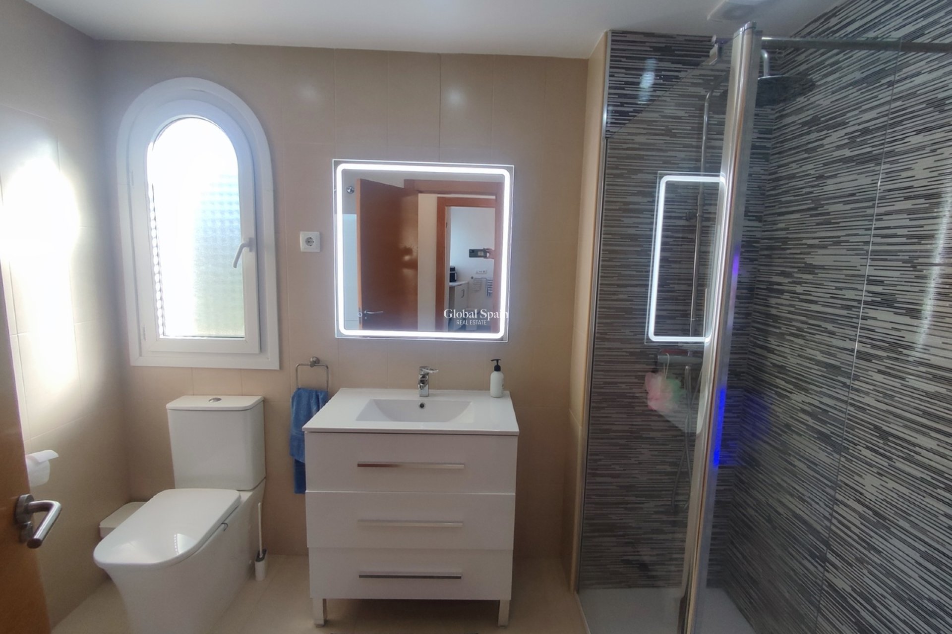 Wederverkoop - APPARTEMENT -
SUCINA - Inland