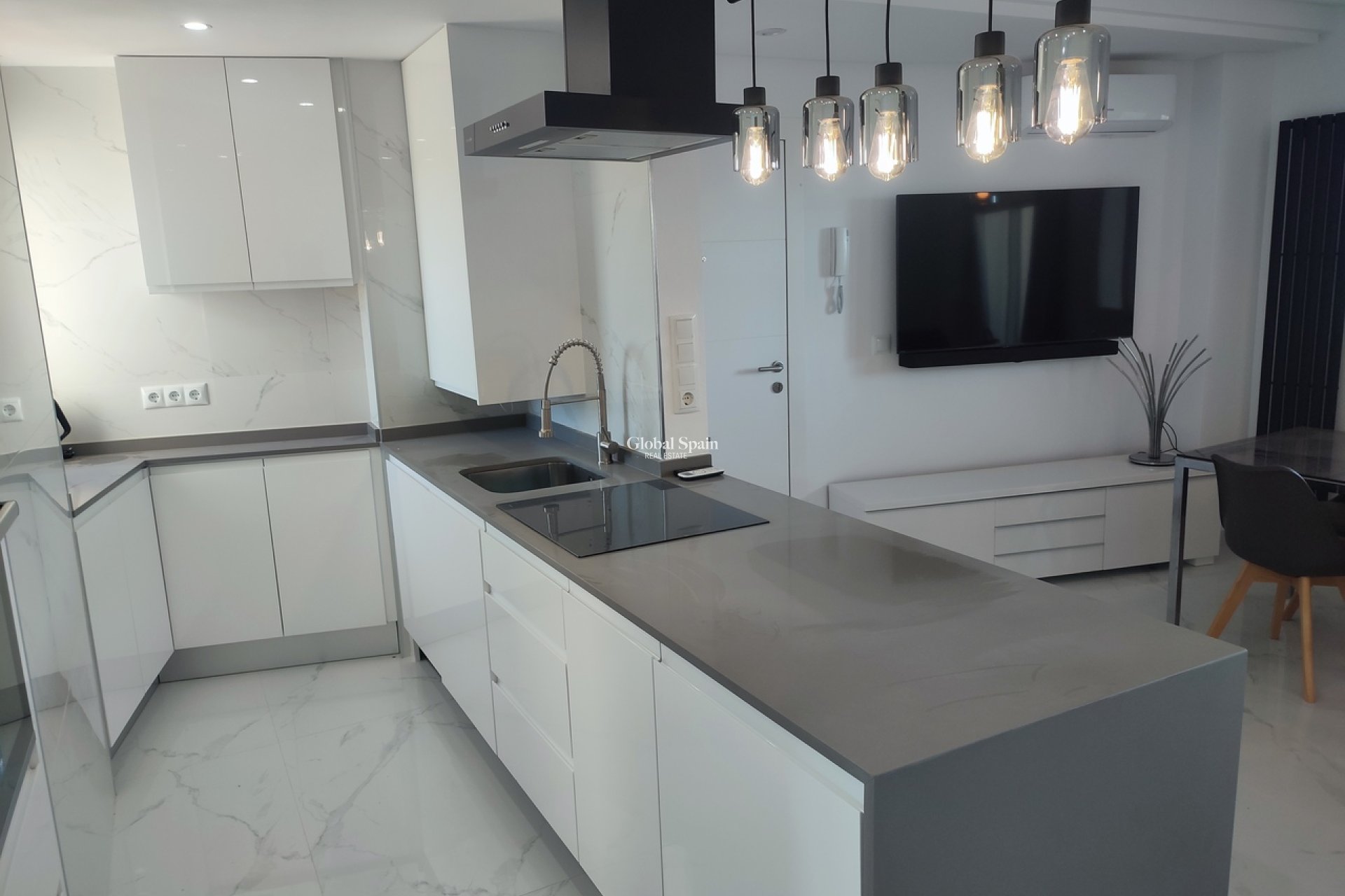 Wederverkoop - APPARTEMENT -
SUCINA - Inland