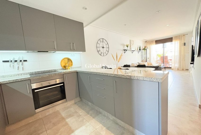 Wederverkoop - APPARTEMENT -
TORRE DE LA HORADADA - Porto Marina