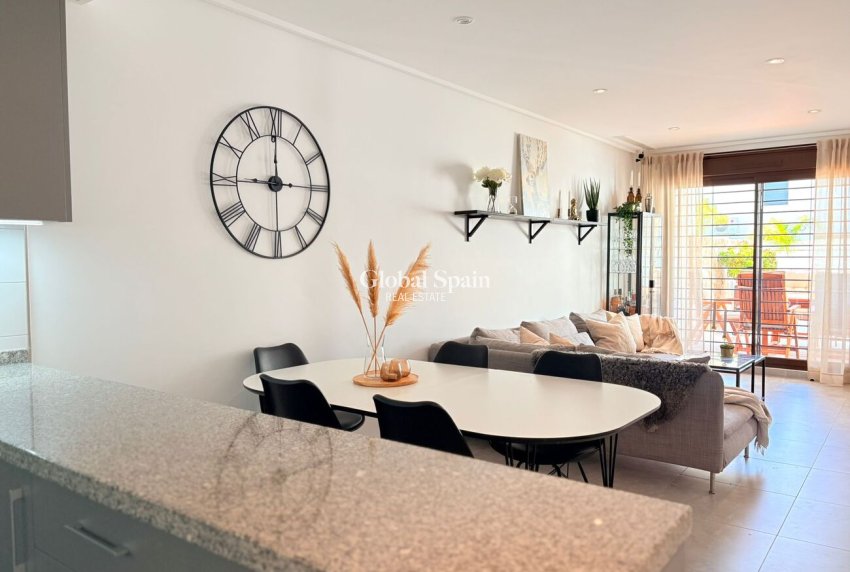 Wederverkoop - APPARTEMENT -
TORRE DE LA HORADADA - Porto Marina