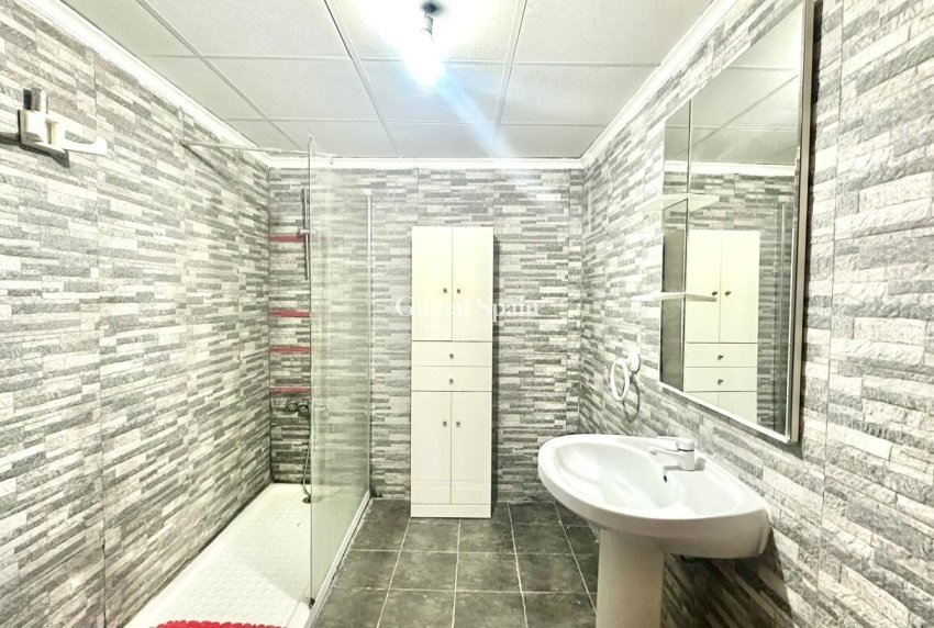 Wederverkoop - APPARTEMENT -
TORREVIEJA - Acequion