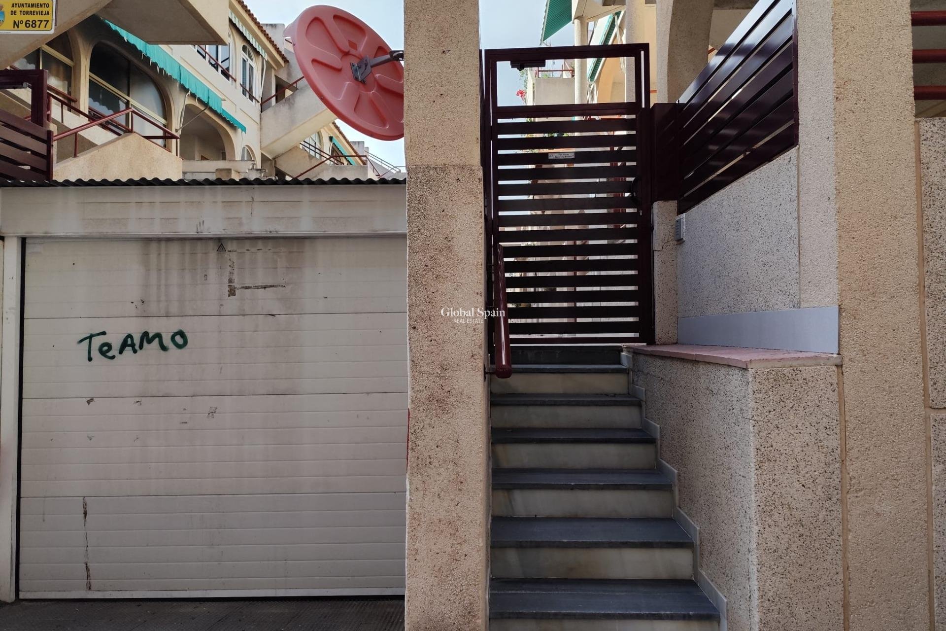 Wederverkoop - APPARTEMENT -
TORREVIEJA - Acequion