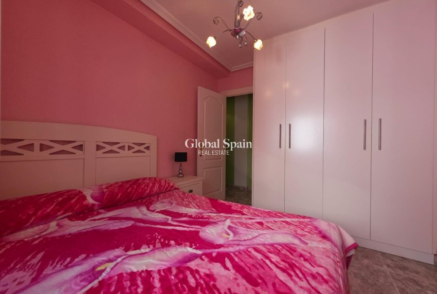 Wederverkoop - APPARTEMENT -
TORREVIEJA - Acequion