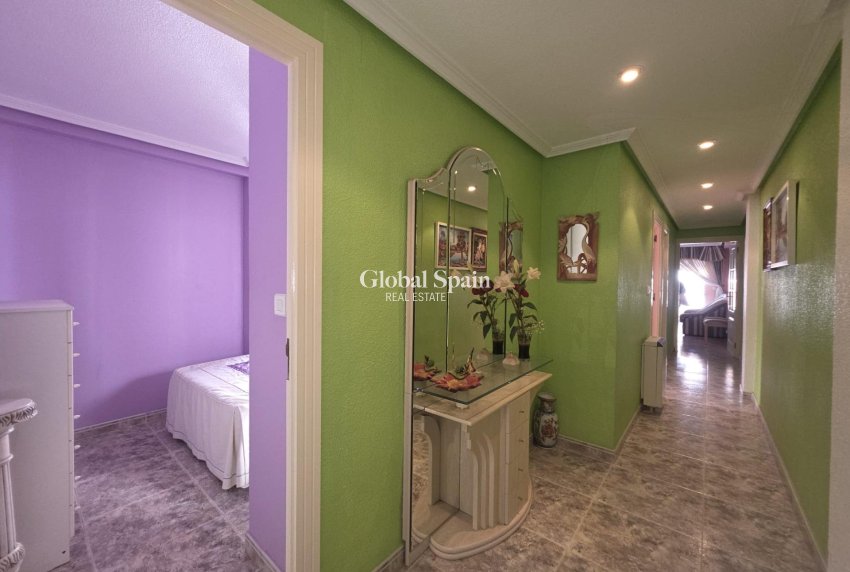 Wederverkoop - APPARTEMENT -
TORREVIEJA - Acequion