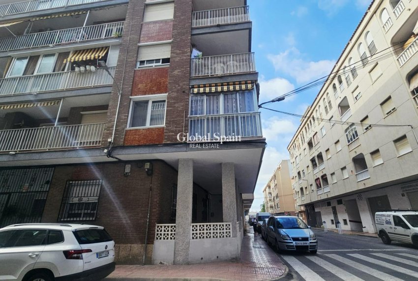 Wederverkoop - APPARTEMENT -
TORREVIEJA - Acequion