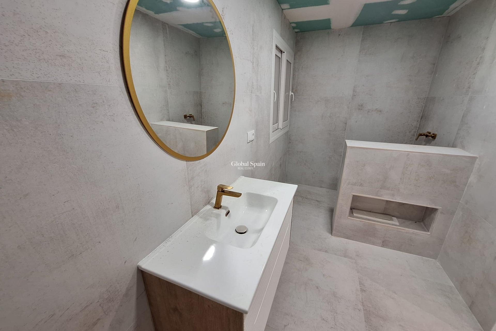 Wederverkoop - APPARTEMENT -
TORREVIEJA - Acequion