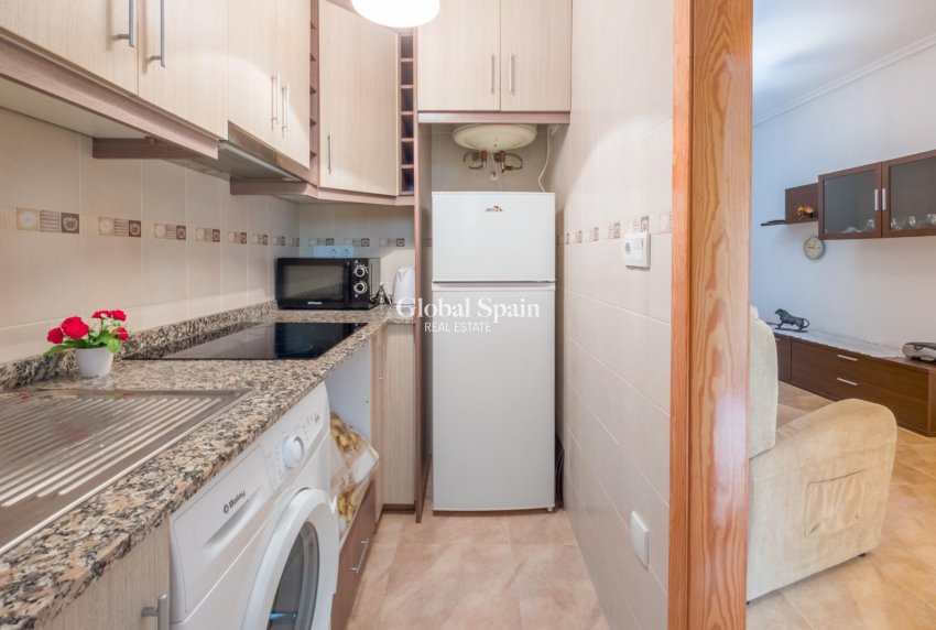 Wederverkoop - APPARTEMENT -
TORREVIEJA - Acequion