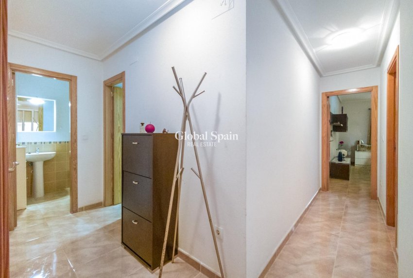 Wederverkoop - APPARTEMENT -
TORREVIEJA - Acequion
