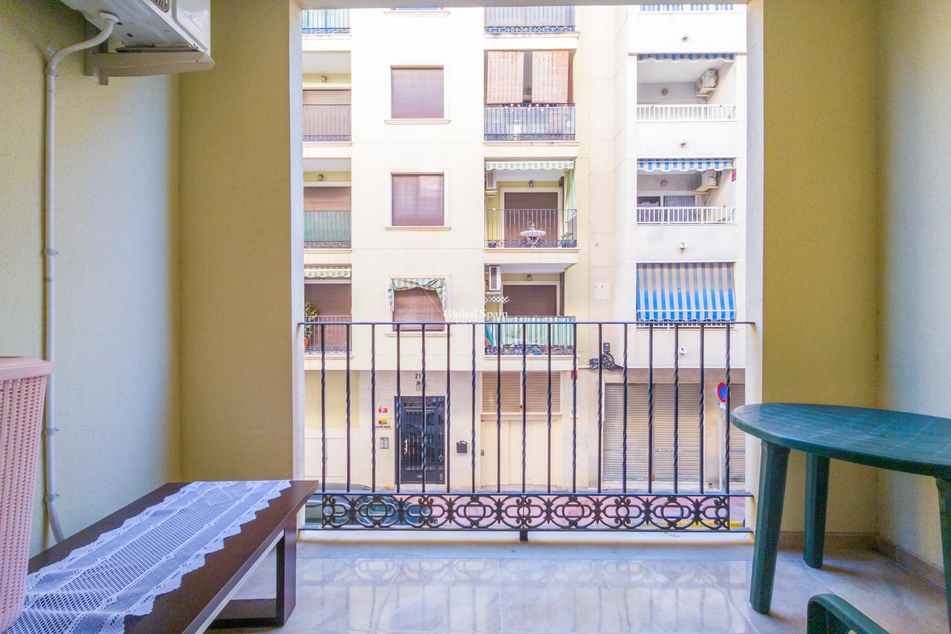 Wederverkoop - APPARTEMENT -
TORREVIEJA - Acequion