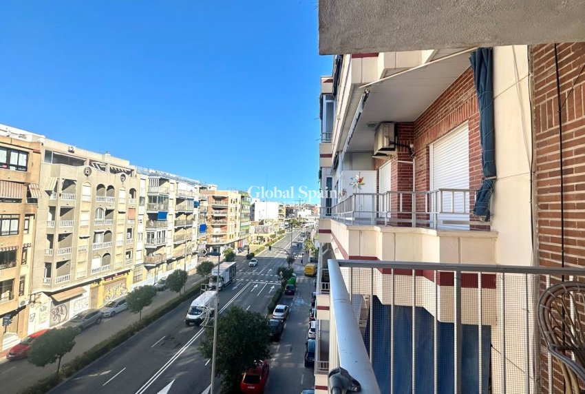 Wederverkoop - APPARTEMENT -
TORREVIEJA - Acequion