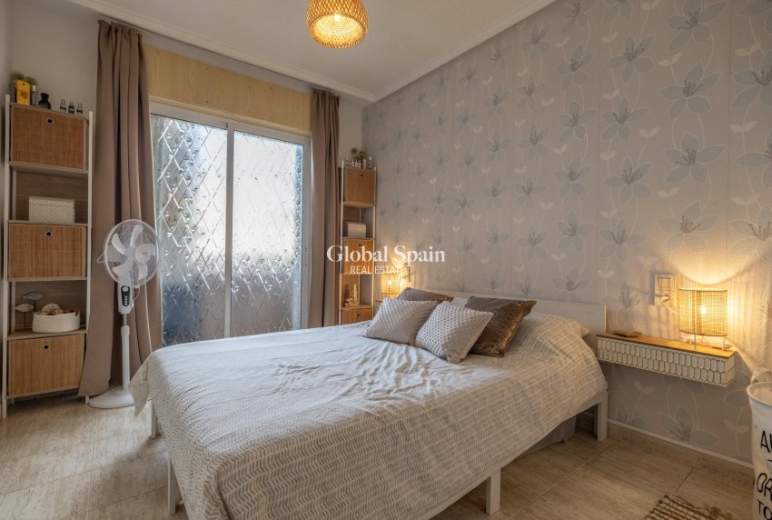 Wederverkoop - APPARTEMENT -
TORREVIEJA - Acequion