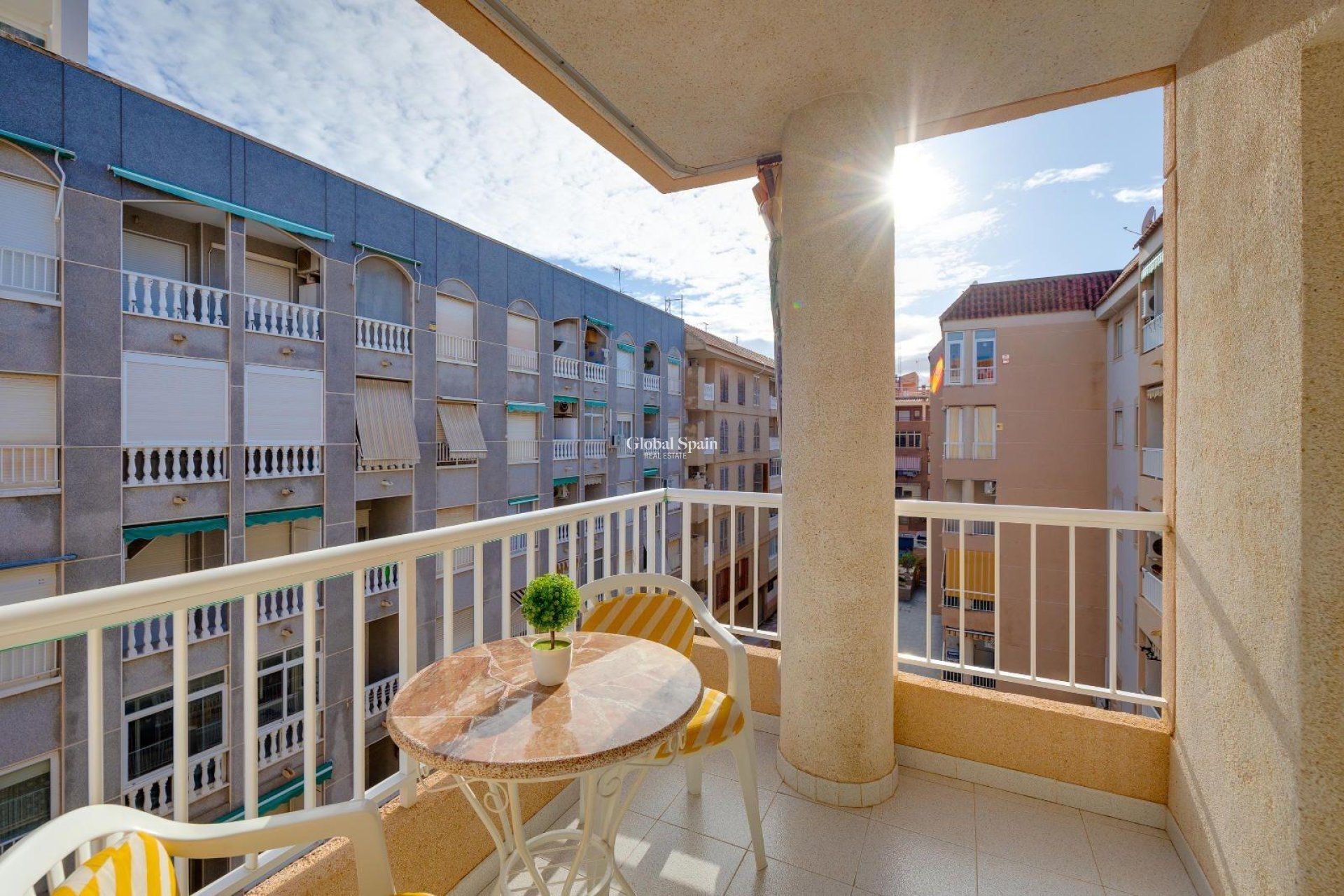 Wederverkoop - APPARTEMENT -
TORREVIEJA - Acequion