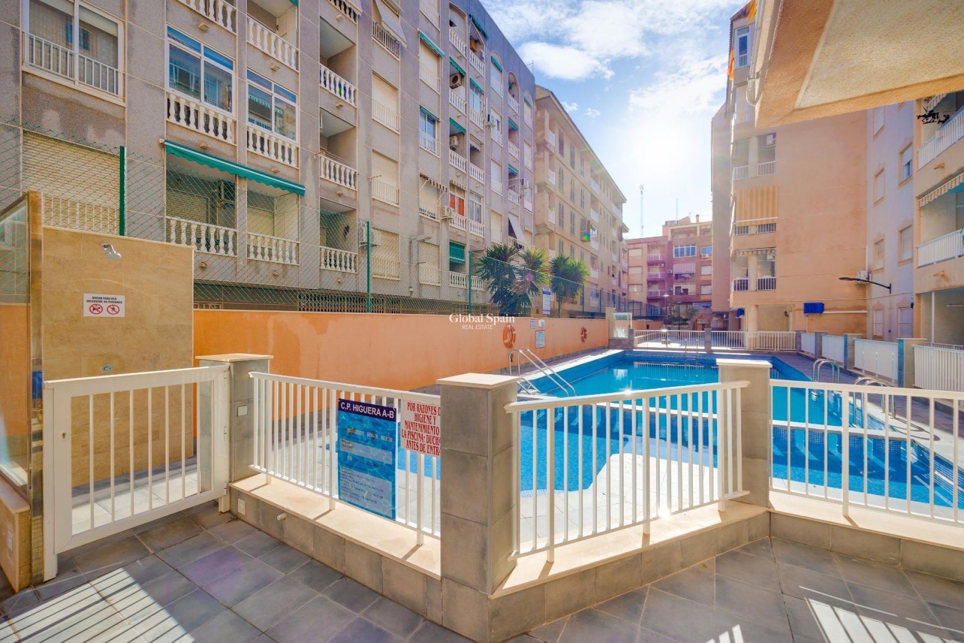 Wederverkoop - APPARTEMENT -
TORREVIEJA - Acequion