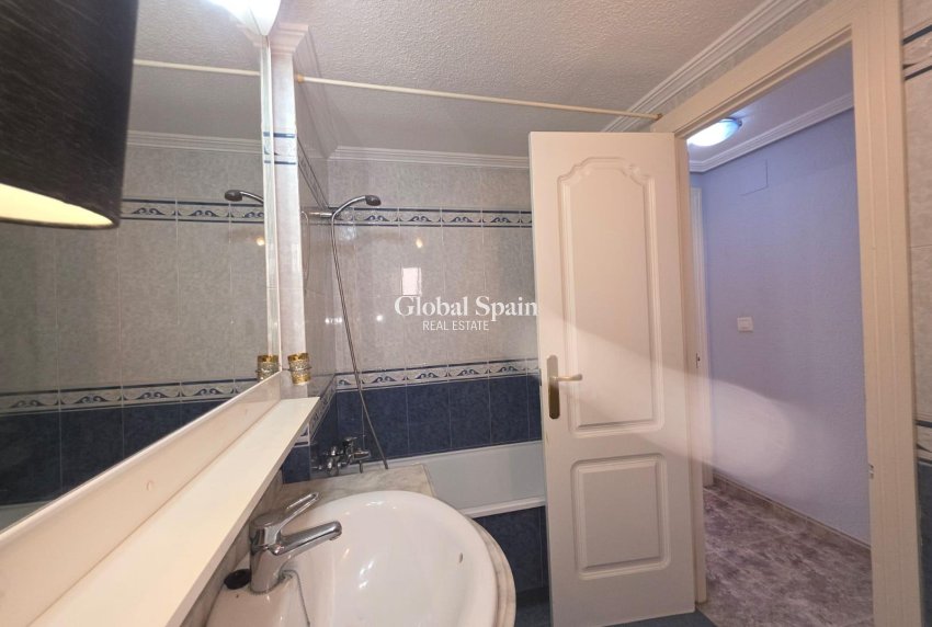 Wederverkoop - APPARTEMENT -
TORREVIEJA - Acequion