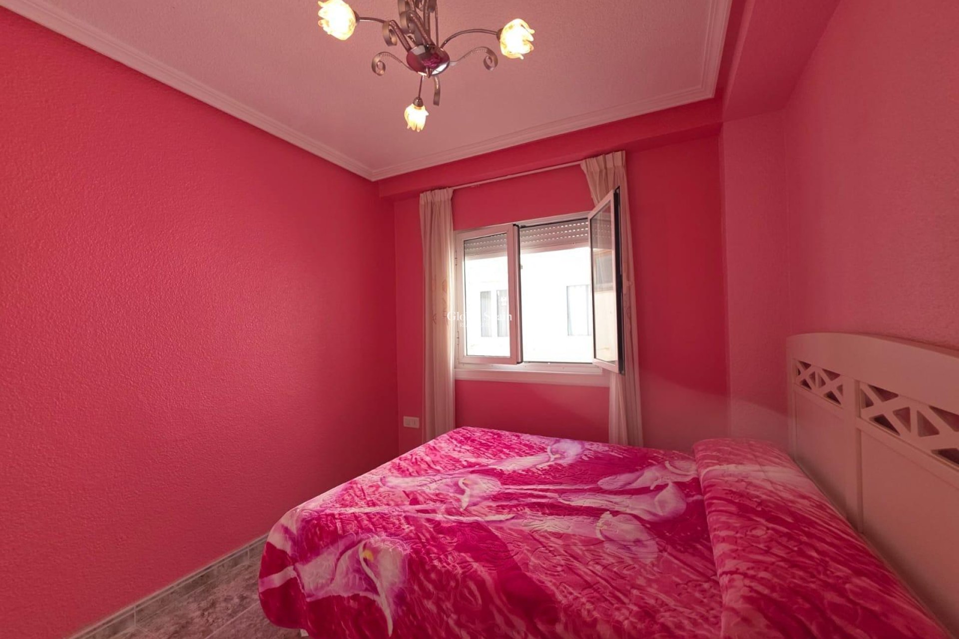 Wederverkoop - APPARTEMENT -
TORREVIEJA - Acequion