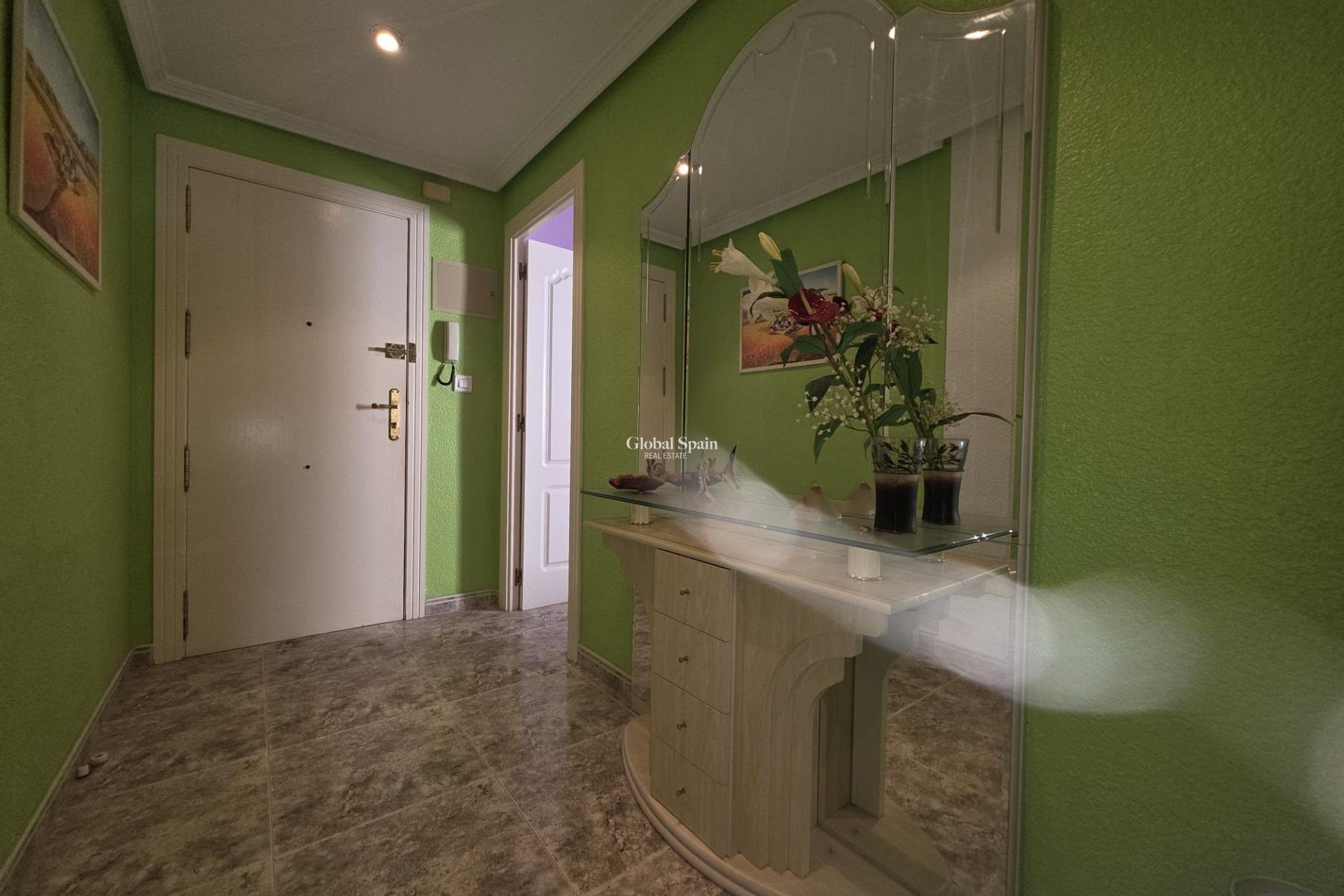 Wederverkoop - APPARTEMENT -
TORREVIEJA - Acequion