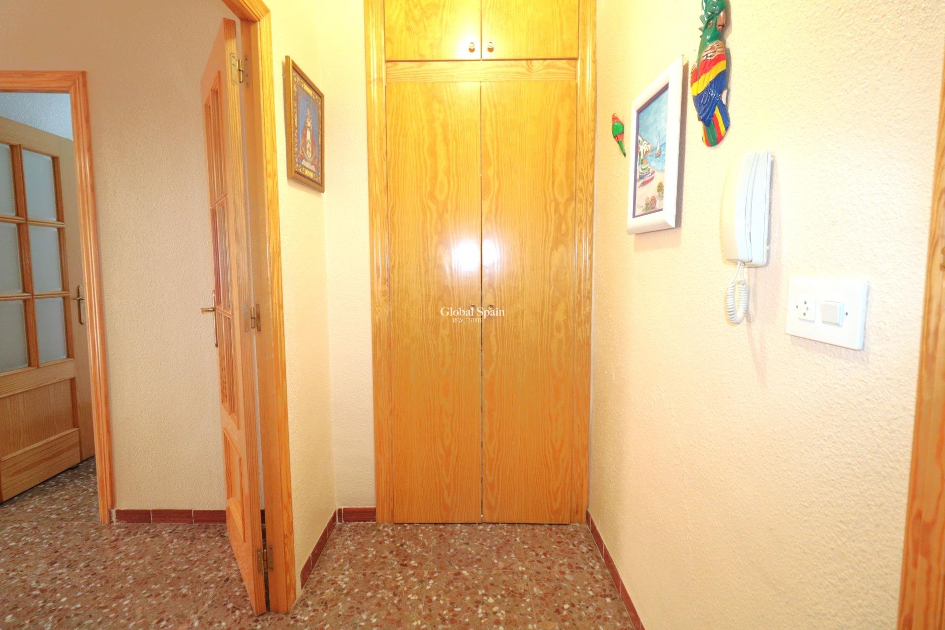 Wederverkoop - APPARTEMENT -
TORREVIEJA - Acequion