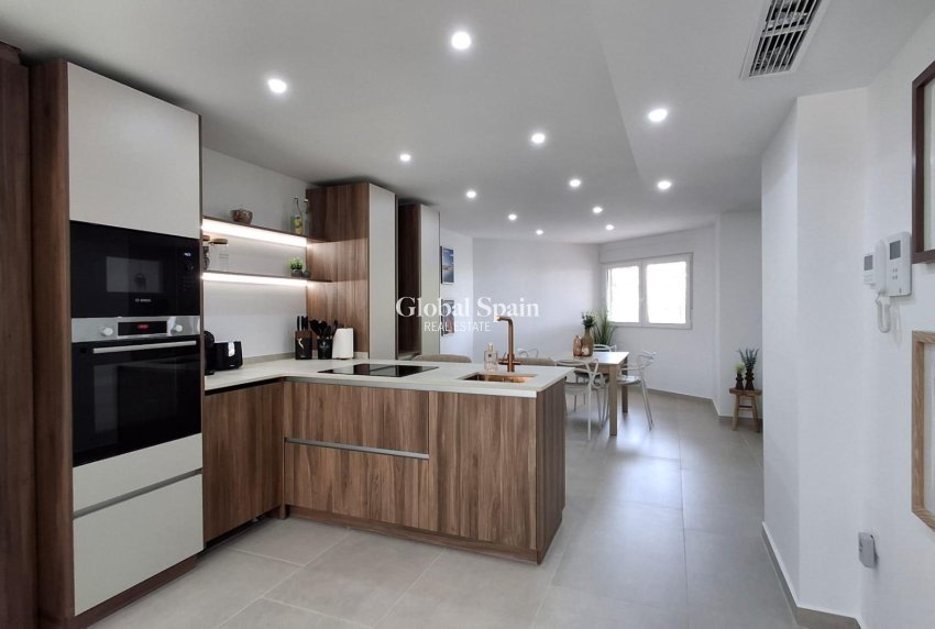 Wederverkoop - APPARTEMENT -
TORREVIEJA - Acequion
