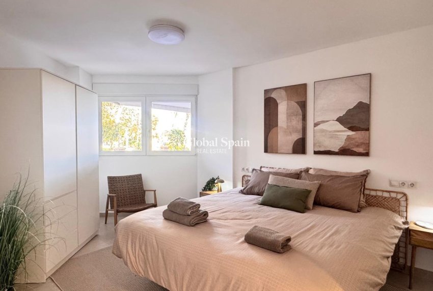 Wederverkoop - APPARTEMENT -
TORREVIEJA - Acequion