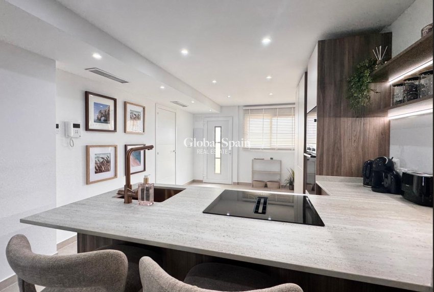 Wederverkoop - APPARTEMENT -
TORREVIEJA - Acequion