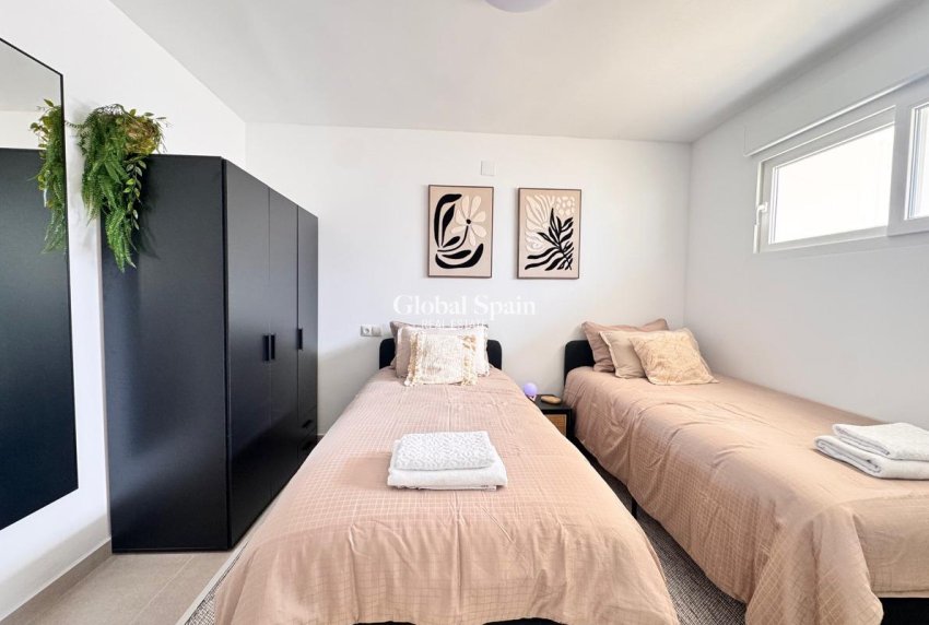 Wederverkoop - APPARTEMENT -
TORREVIEJA - Acequion