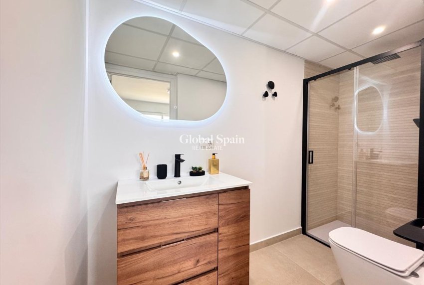 Wederverkoop - APPARTEMENT -
TORREVIEJA - Acequion