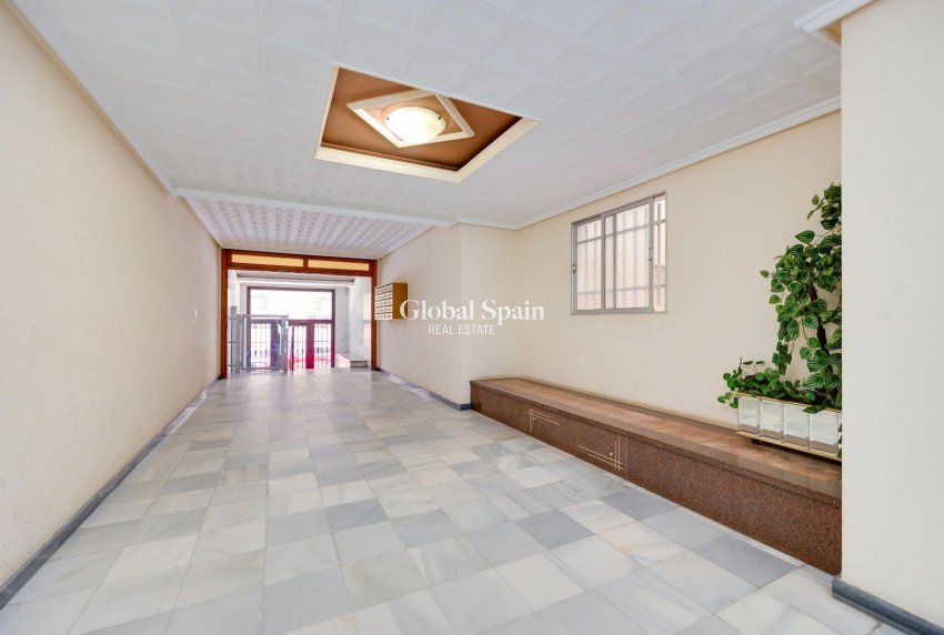 Wederverkoop - APPARTEMENT -
TORREVIEJA - Acequion
