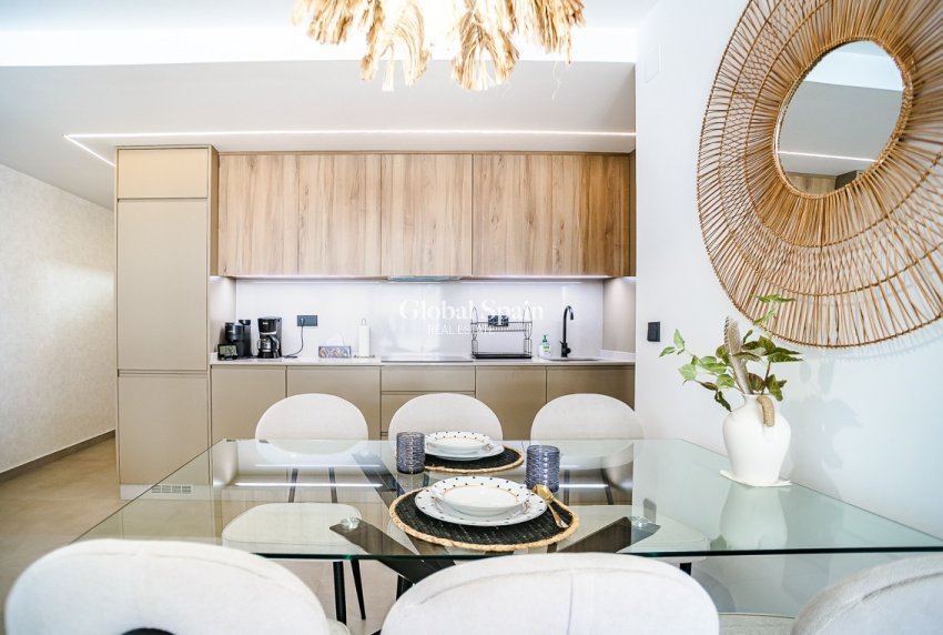 Wederverkoop - APPARTEMENT -
TORREVIEJA - Acequion