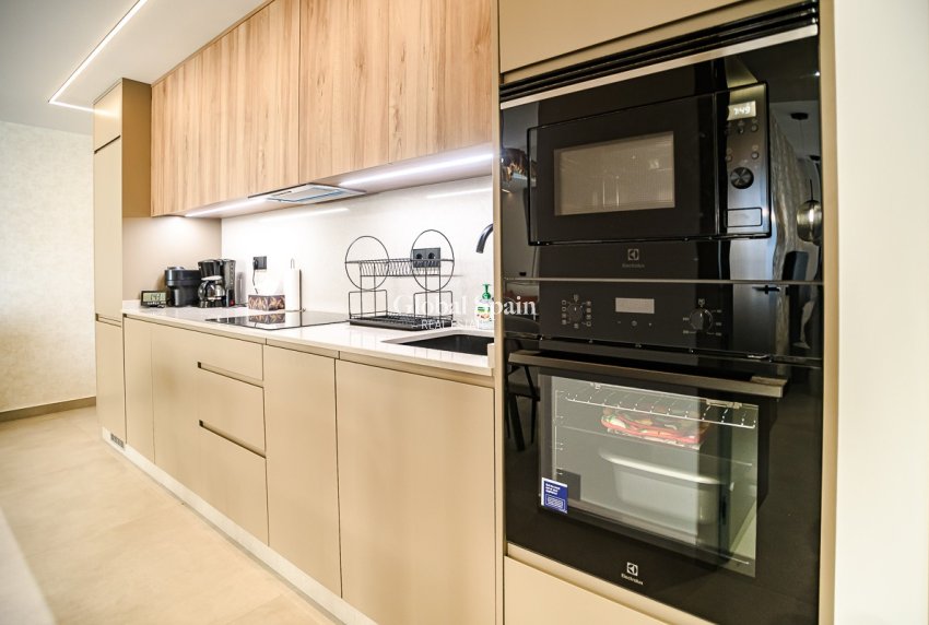 Wederverkoop - APPARTEMENT -
TORREVIEJA - Acequion