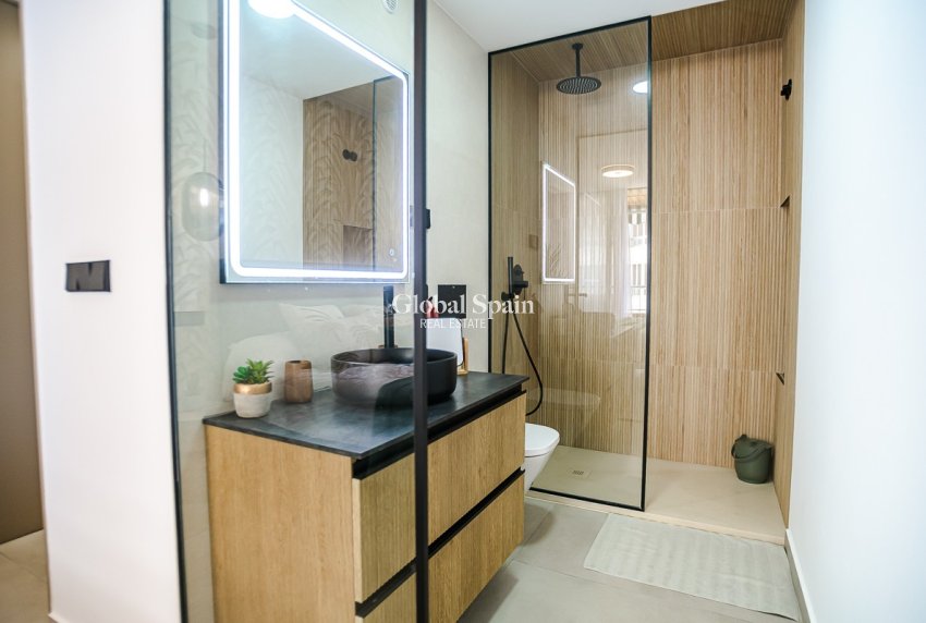 Wederverkoop - APPARTEMENT -
TORREVIEJA - Acequion