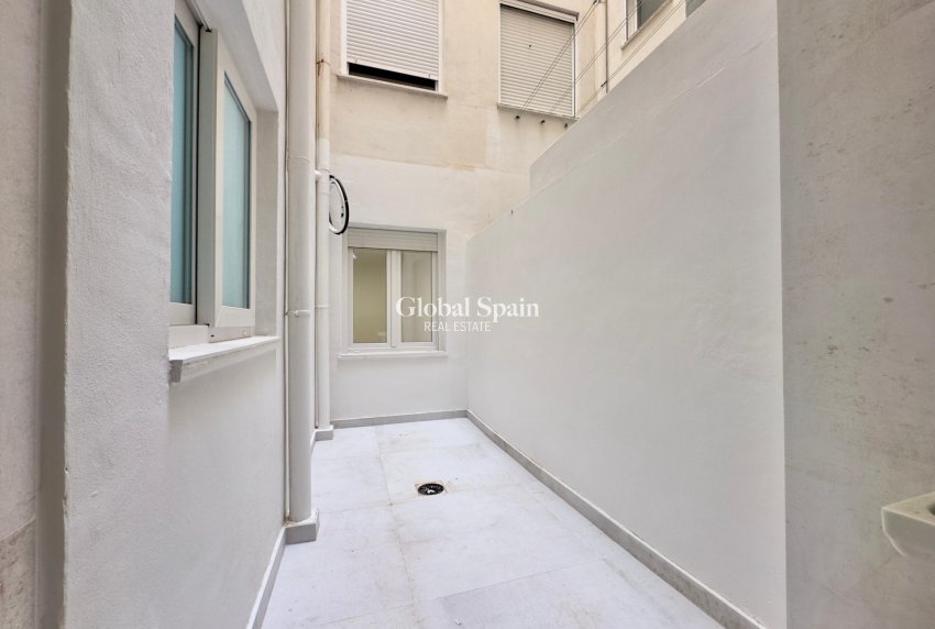 Wederverkoop - APPARTEMENT -
TORREVIEJA - Acequion