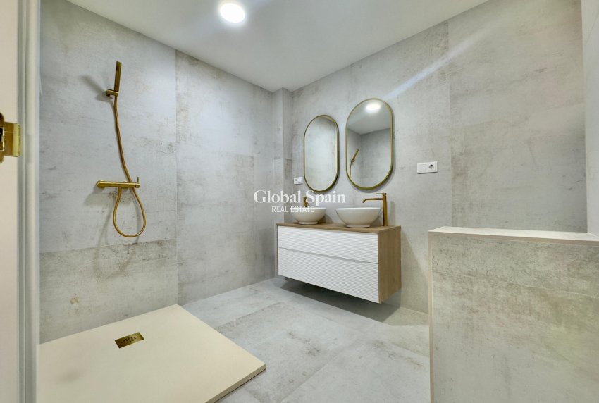 Wederverkoop - APPARTEMENT -
TORREVIEJA - Acequion