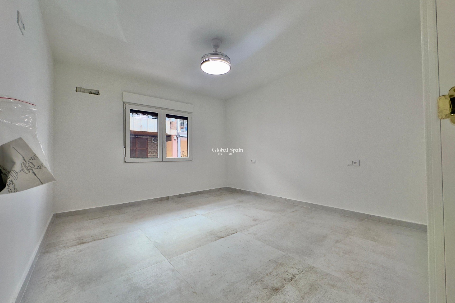 Wederverkoop - APPARTEMENT -
TORREVIEJA - Acequion