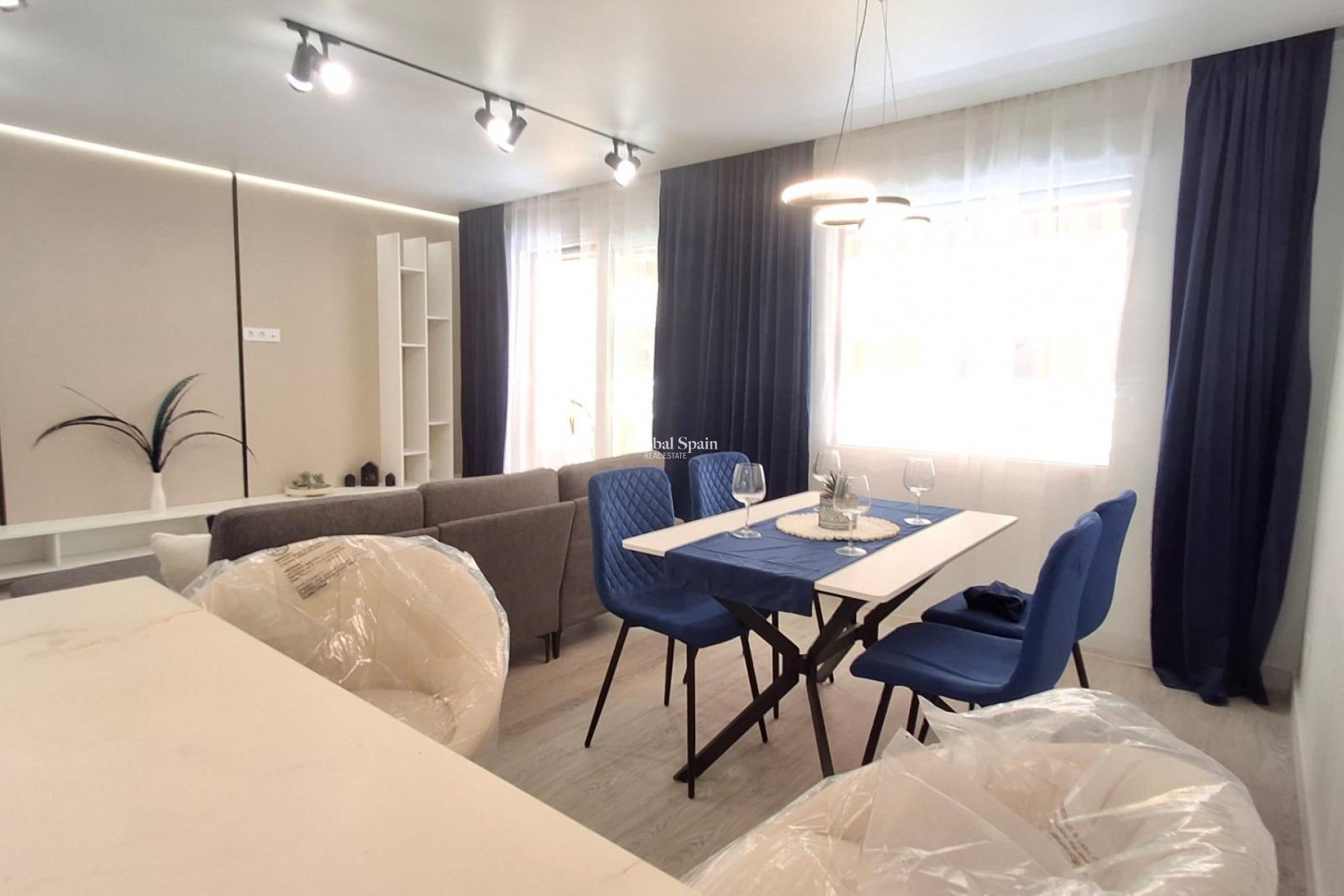 Wederverkoop - APPARTEMENT -
TORREVIEJA - Acequion
